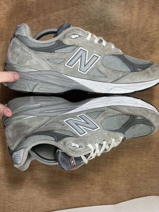 Athletic_Shoes